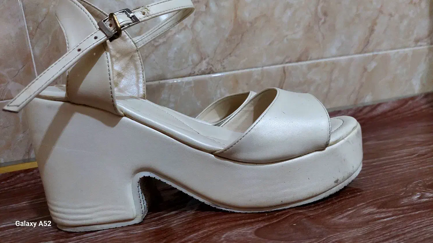 کفش مجلسی|کیف، کفش، کمربند|هشتگرد, کوشک زر|دیوار