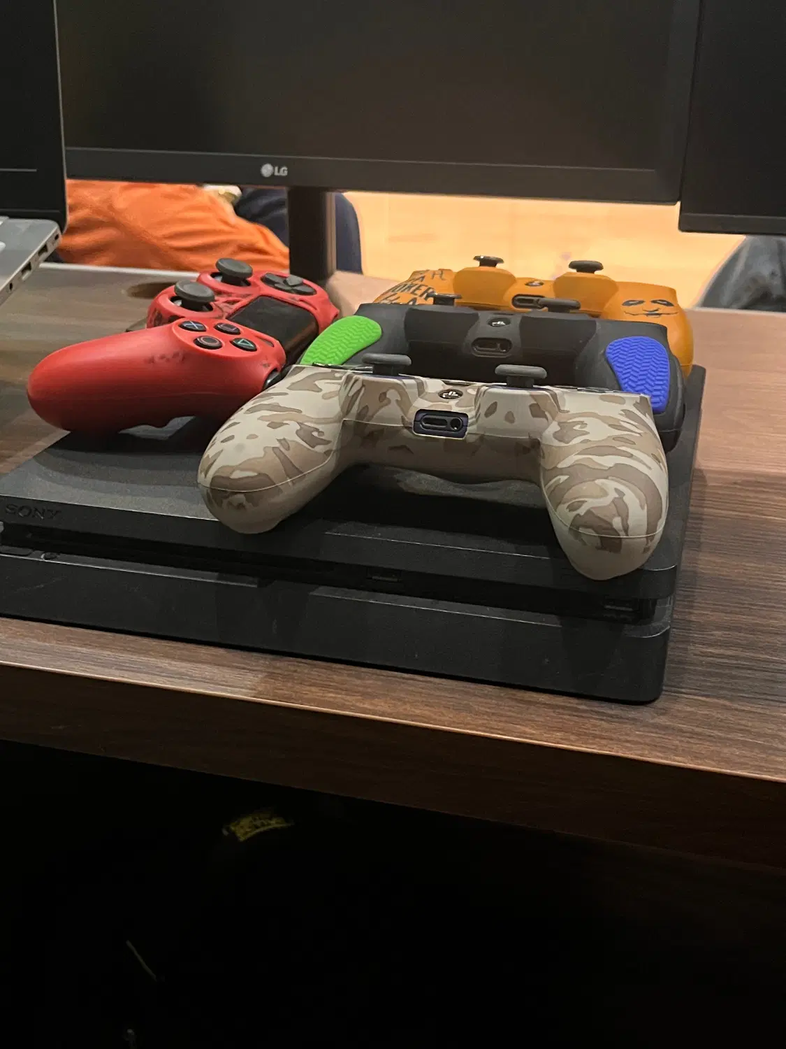 ps4 slim 1Trabite|کنسول، بازی ویدئویی و آنلاین|اندیشه, اندیشه فاز ۳|دیوار