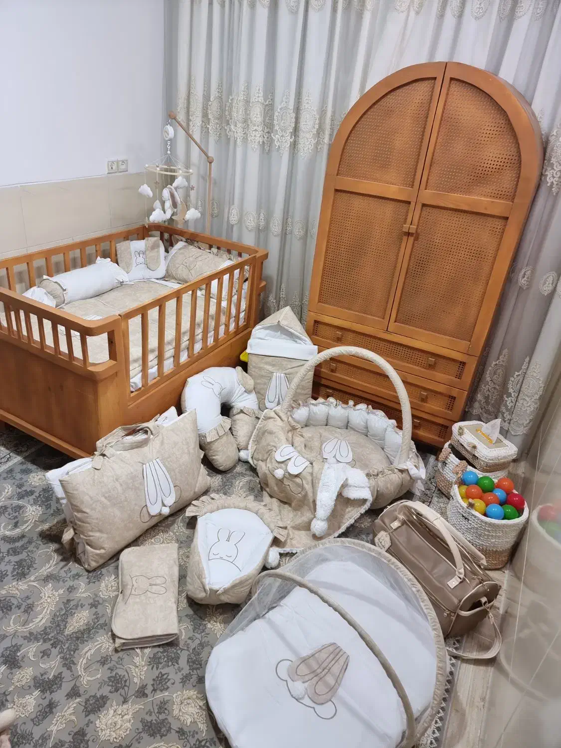 تخت دو منظوره نوجوان.و کمد کلبه ای|تخت و صندلی بچه|یزد, |دیوار