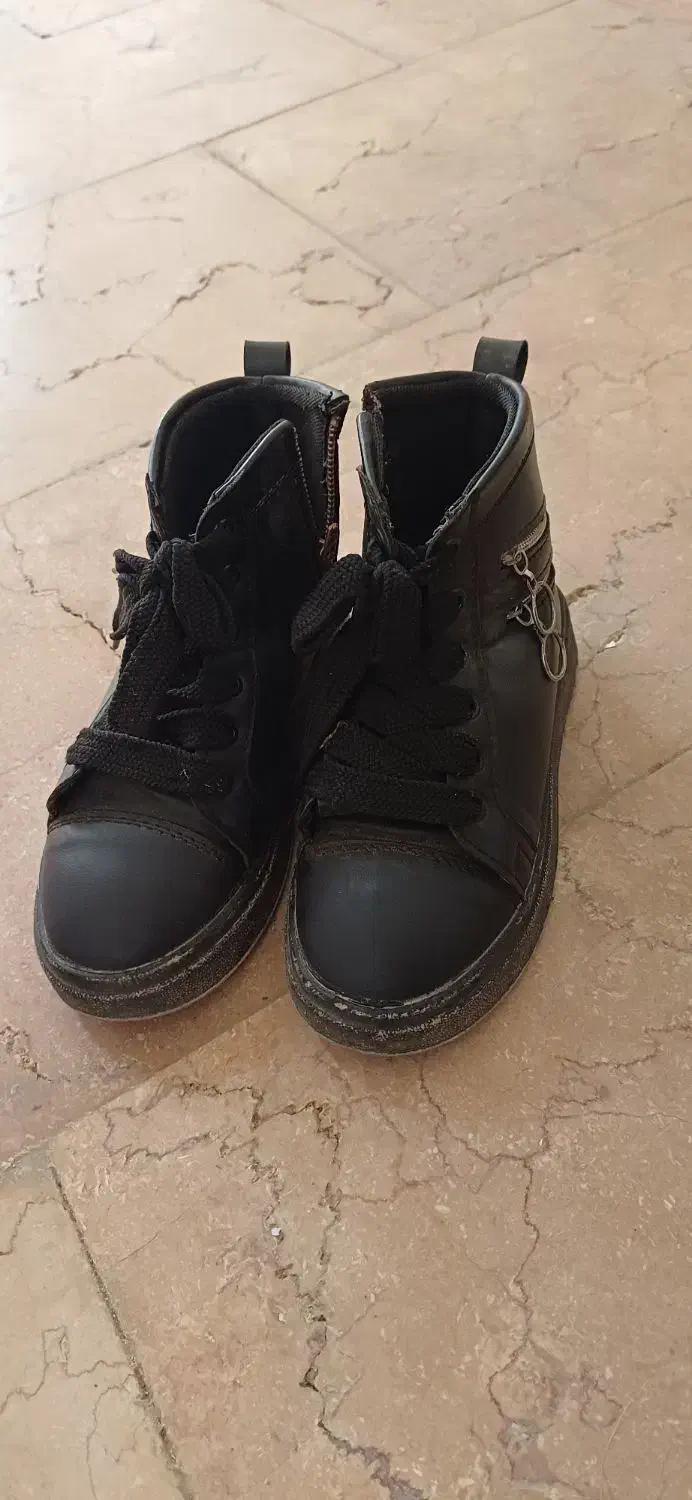 کفش سایز ۳۳و۳۴ درحدنو|کفش و لباس بچه|میاندوآب, |دیوار