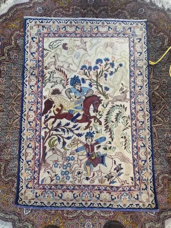 مجموعه فرش ابریشم دست‌باف، سالم و کم‌کارکرد|فرش|رشت, نیکمرام|دیوار