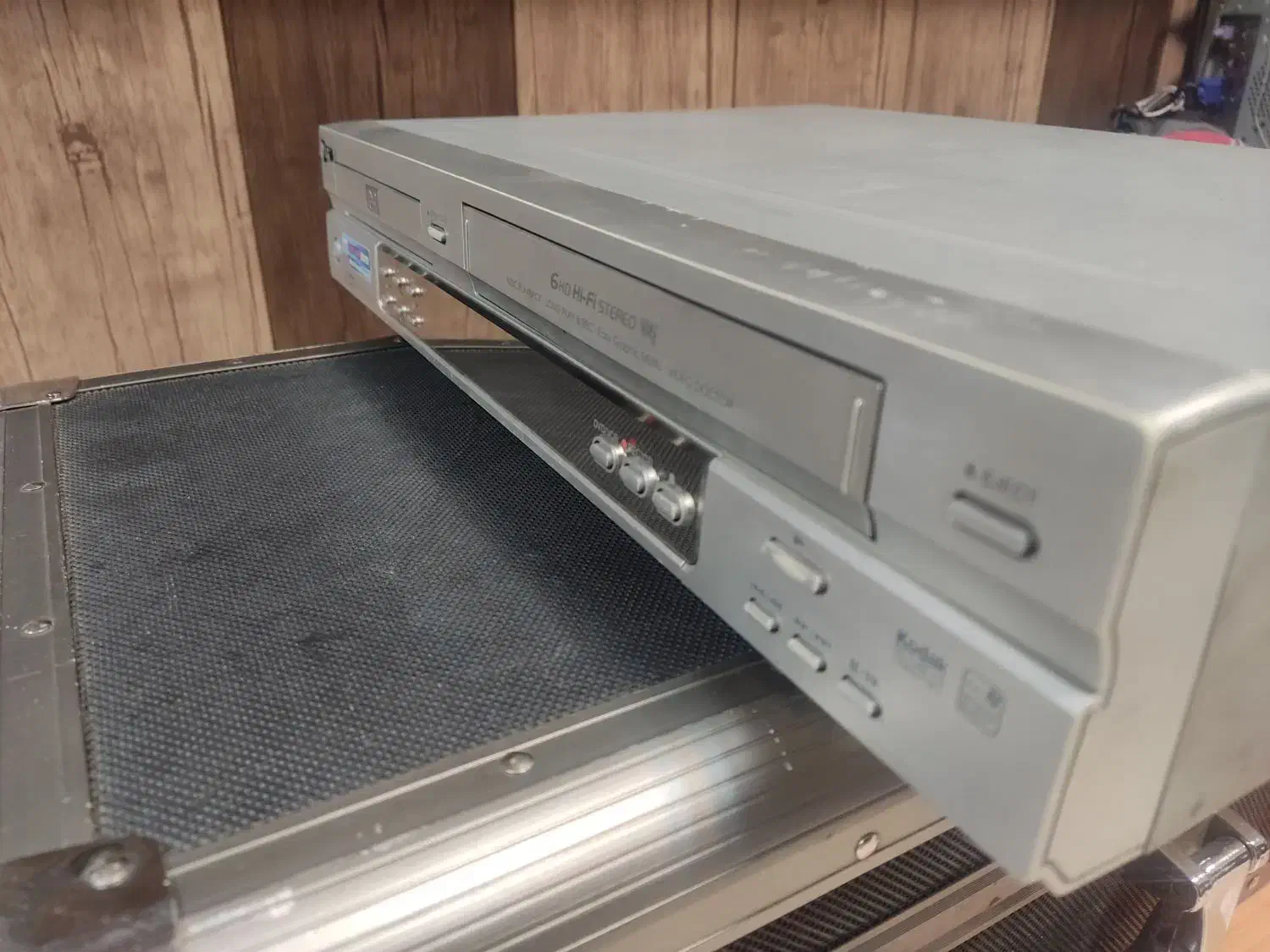 دستگاه دبل ویدئو (ویدیو و دی وی دی)|پخشکننده DVD و ویدیو|تهران, فلسطین (میدان انقلاب)|دیوار