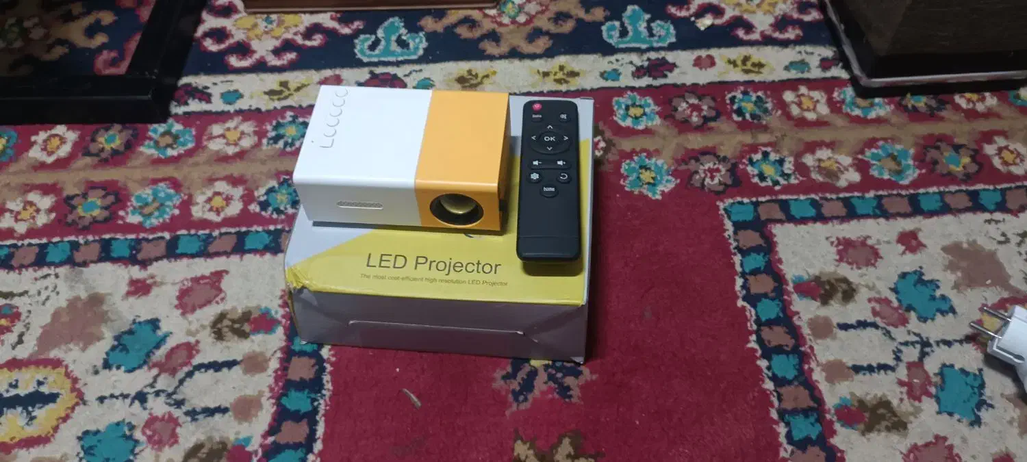 پروژکتور بسیار تمیز|تلویزیون و پروژکتور|مشهد, سراب|دیوار