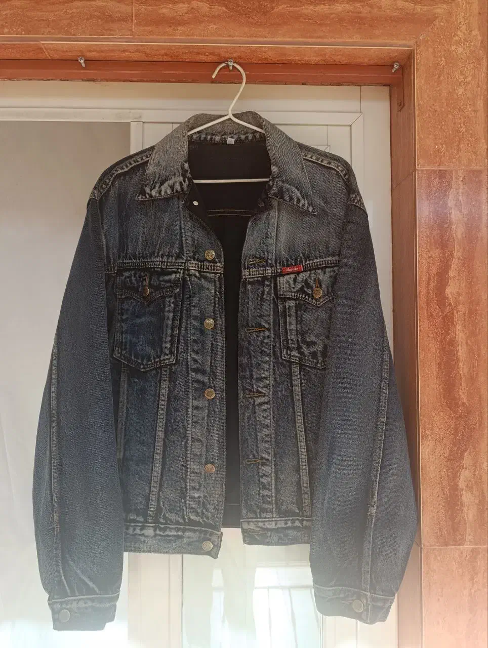 لباس|لباس|مشهد, کوشش|دیوار