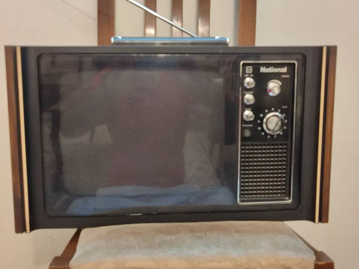 تلوزیون سیاه سفید نوستالژی عتیقه|کلکسیون اشیاء عتیقه|شیراز, وصال|دیوار