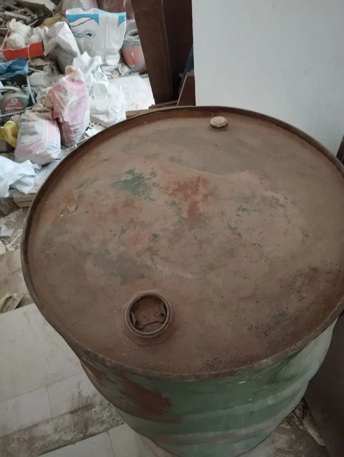 تخته بنایی قالی کار، بشکه درب دار در با شیشه دریچه|مصالح و تجهیزات ساختمان|اصفهان, مولوی|دیوار