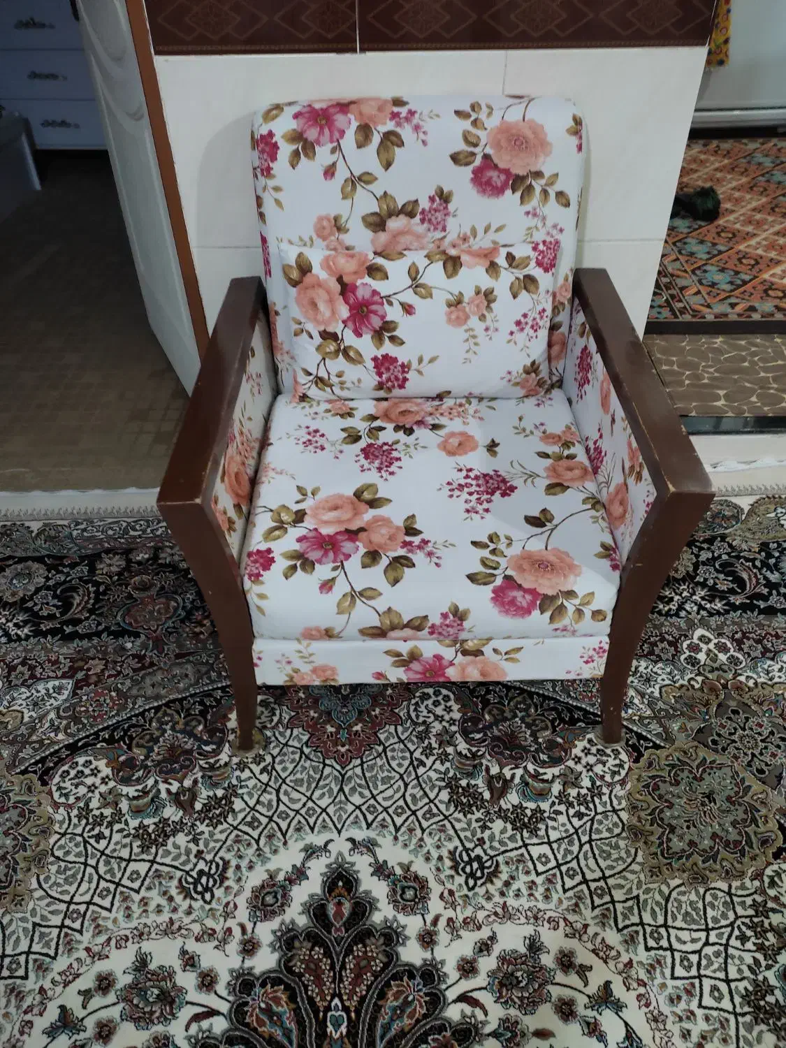 مبل|مبلمان خانگی و میز عسلی|هشتگرد, هیو|دیوار