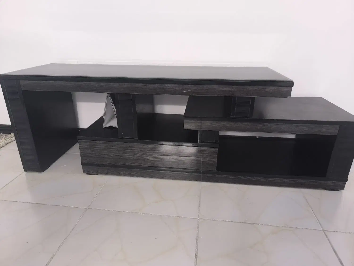 میز تلویزیون تمیز بدون ذره ای خش|میز تلویزیون|بیرجند, |دیوار