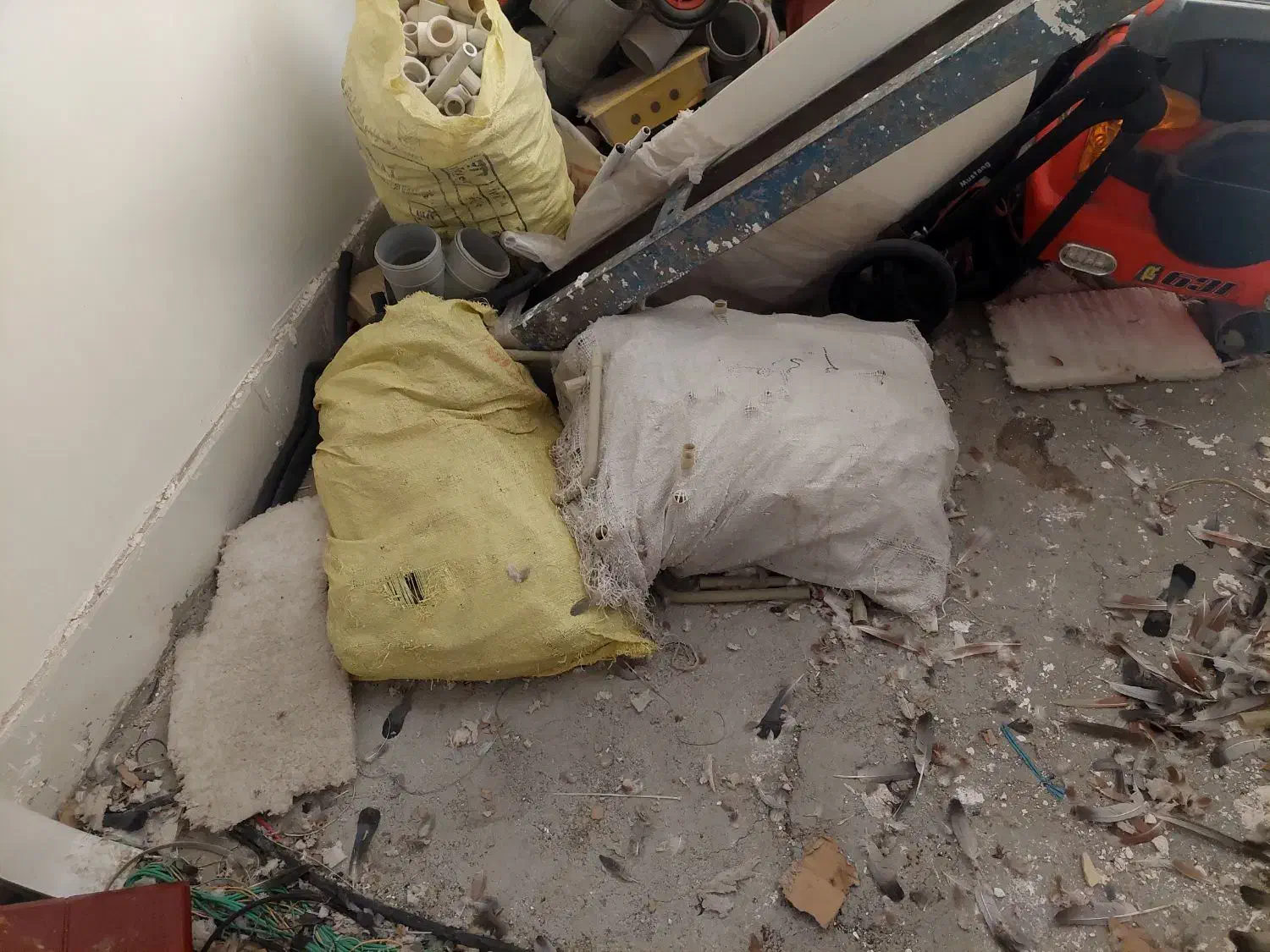 لو له پولیکا و اتصالات|مصالح و تجهیزات ساختمان|کرج, کوی امامیه|دیوار