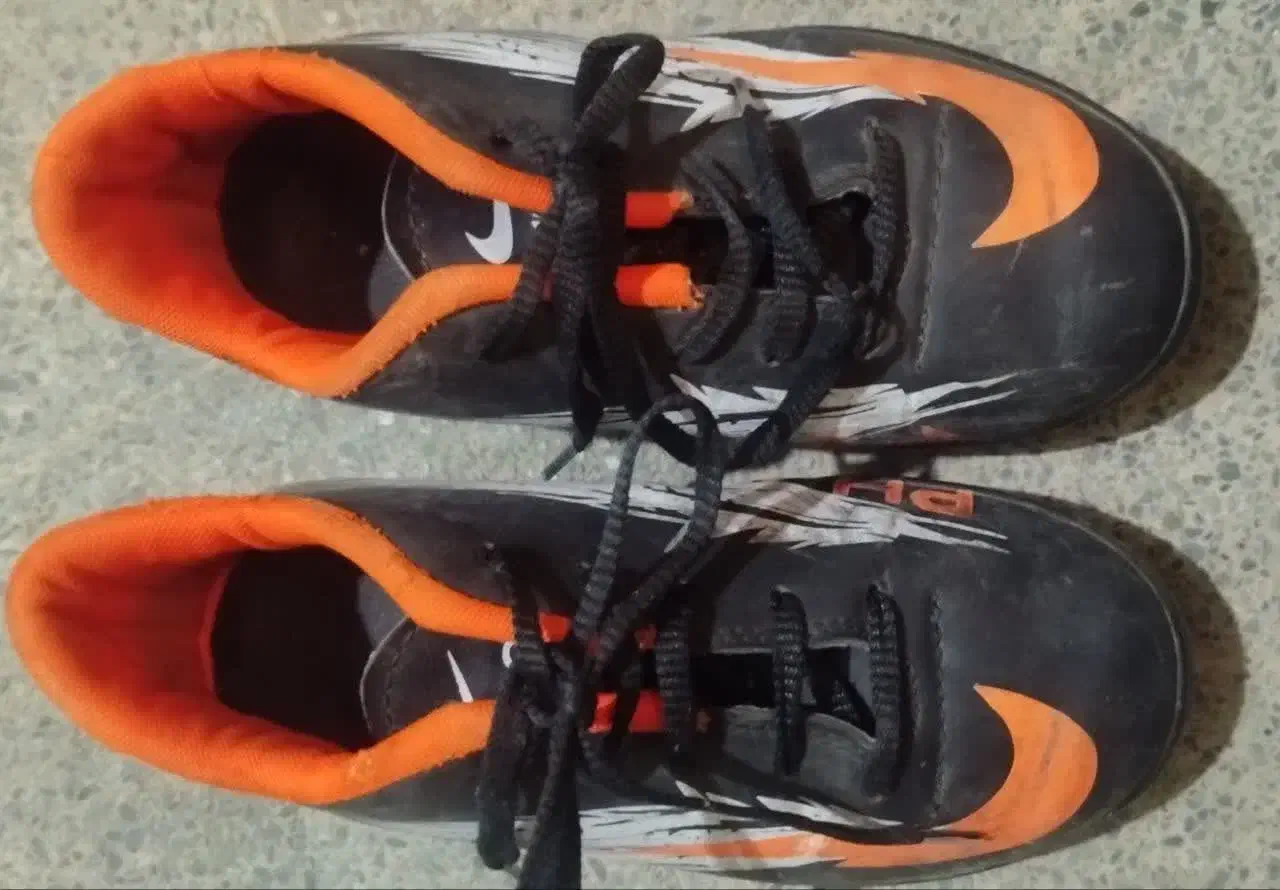 کفش استوک دار چمنی فوتبال|کیف، کفش، کمربند|اصفهان, فروردین|دیوار