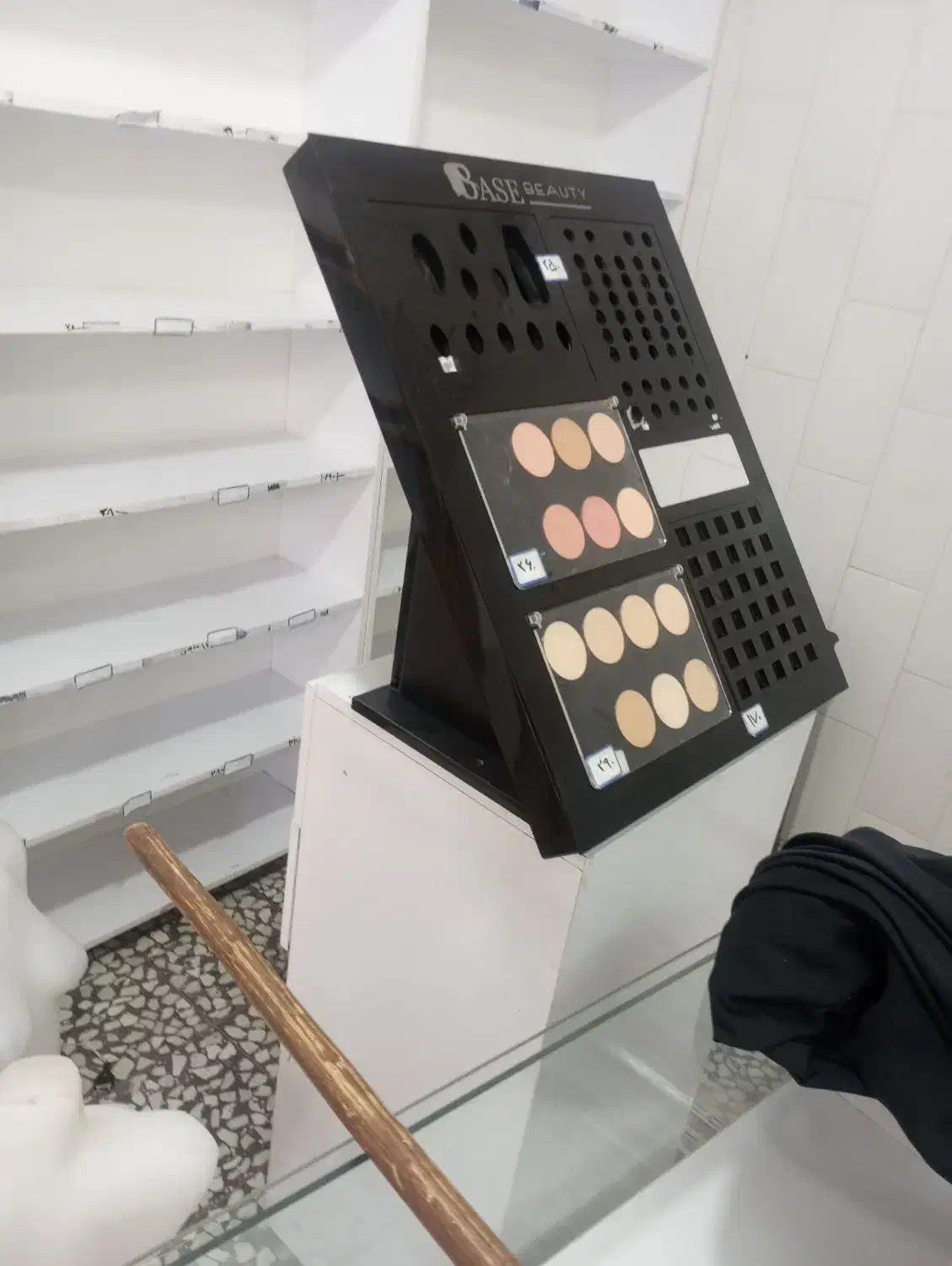 فروش وسایل مغازه لباس فروشی|فروشگاه و مغازه|خمینی‌شهر, |دیوار