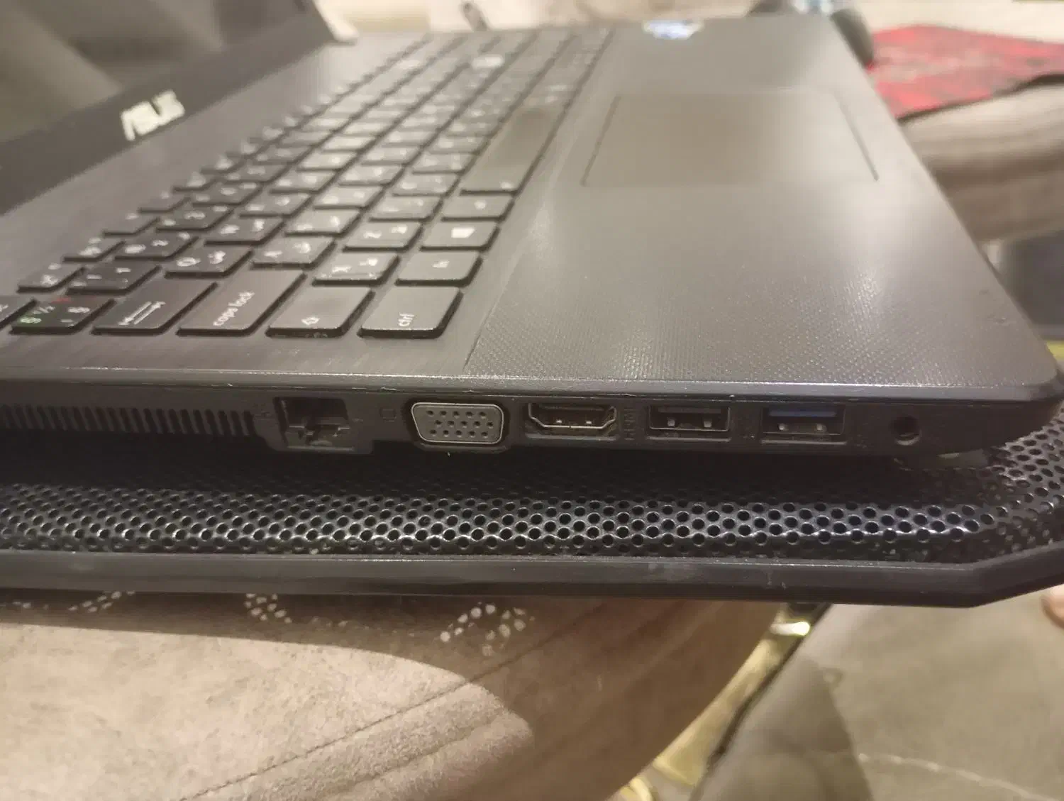 لبتاب ایسوز|رایانه همراه|شیراز, گل سرخ|دیوار