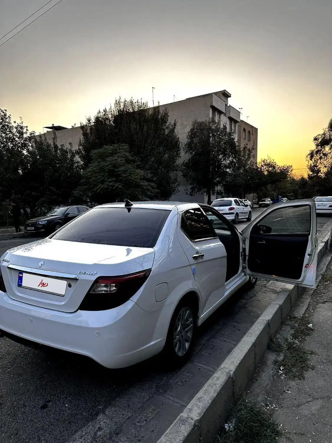 دنا پلاس فول مدل ۹۶ بسیار تمیز|خودرو سواری و وانت|تهران, شهرک صادقیه|دیوار