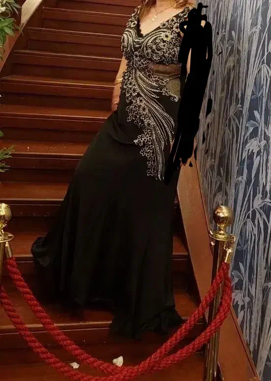 پیراهن مجلسی|لباس|رباطکریم, رباطکریم|دیوار