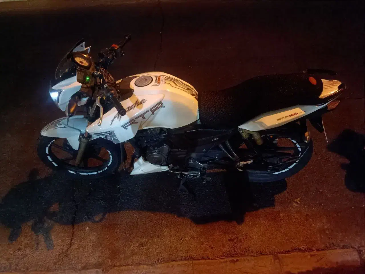 موتور آپاچی ۱۸۰ سفید مدل ۹۳|موتورسیکلت|تهران, سازمان آب|دیوار