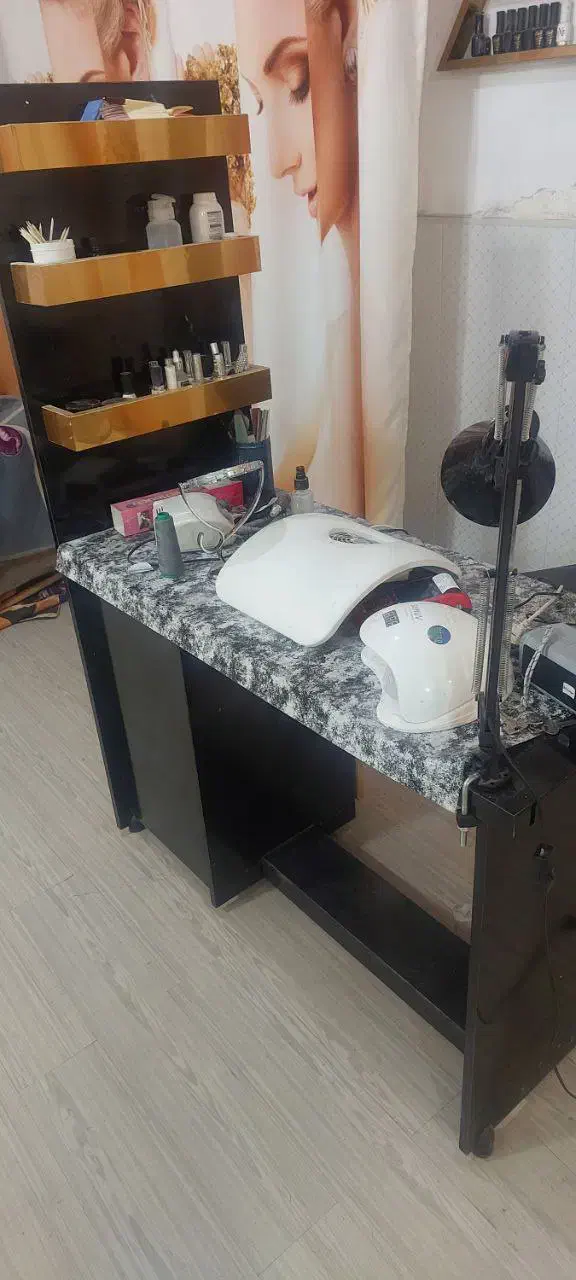 میز ناخن|آرایشگاه و سالنهای زیبایی|نیشابور, شریعتی|دیوار