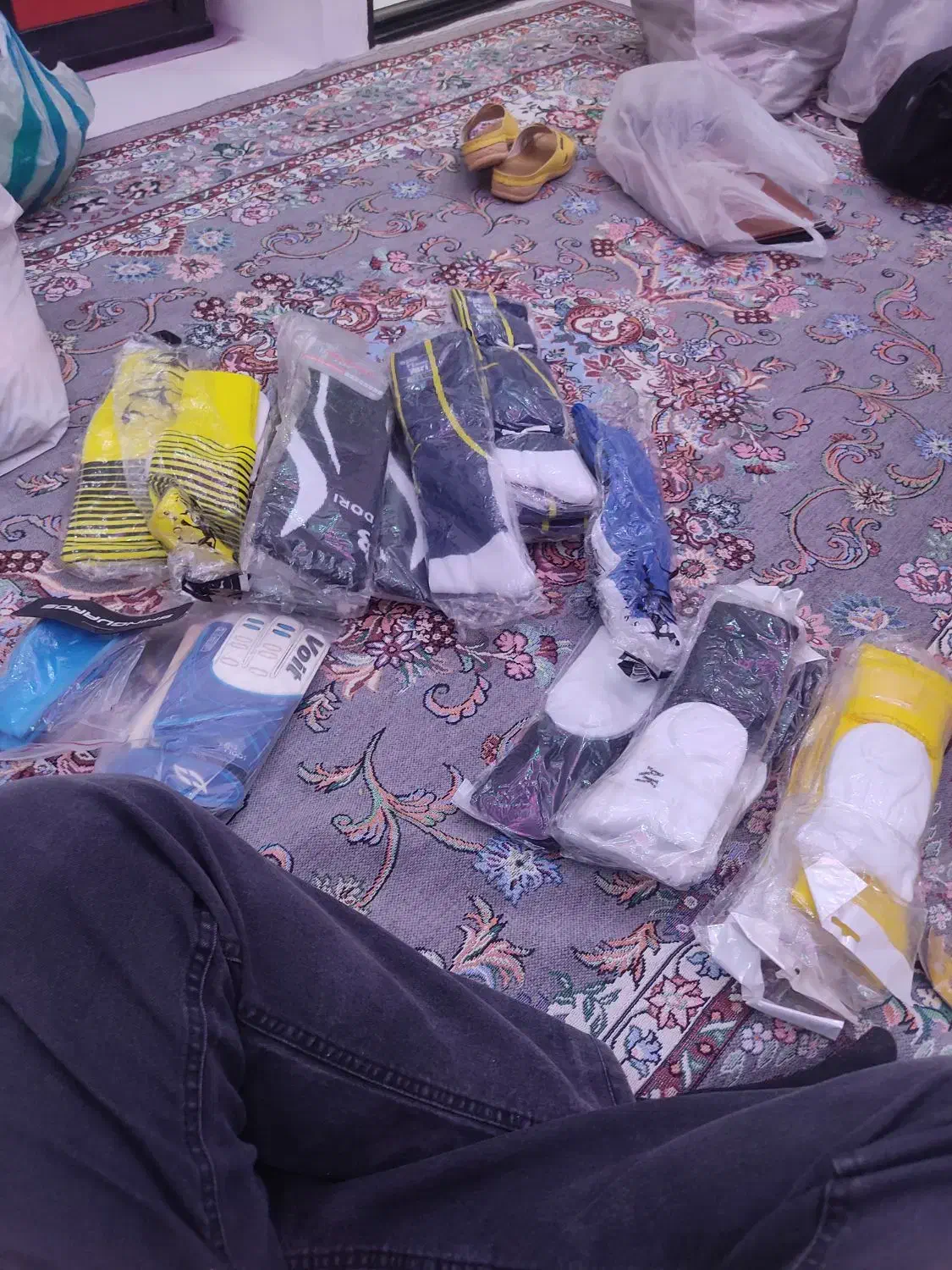 جوراب یا ساق ورزشی کوچک ( بچه گانه ) و بزرگسال|لباس|وحیدیه, |دیوار