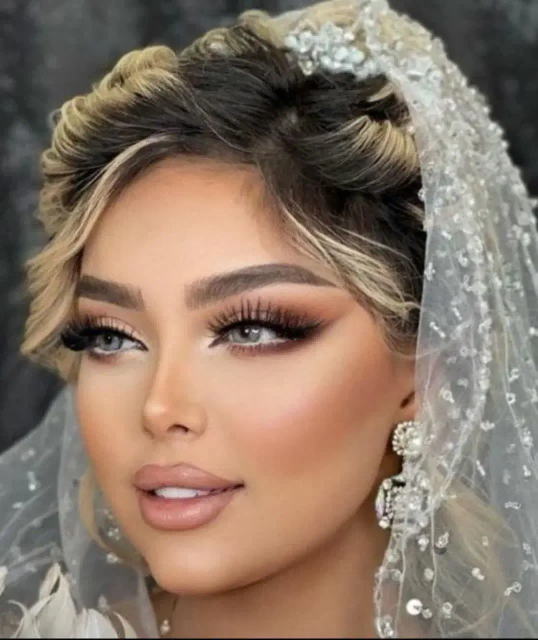 خدمات میکاپ و شنیون حرفه‌ای در سالن و منزل|خدمات آرایشگری و زیبایی|اهواز, کیانشهر|دیوار