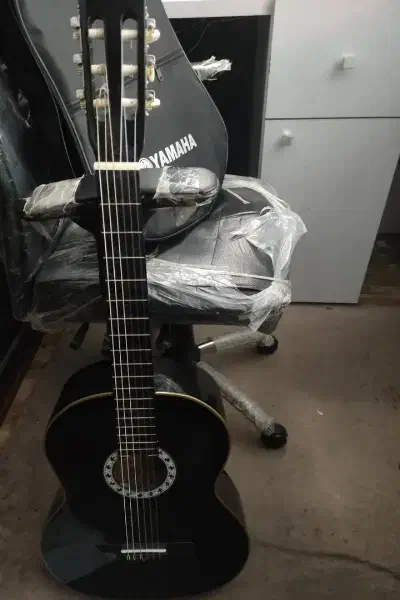 گیتار کاتوی مشکی|گیتار، بیس، امپلیفایر|رشت, چمارسرا|دیوار