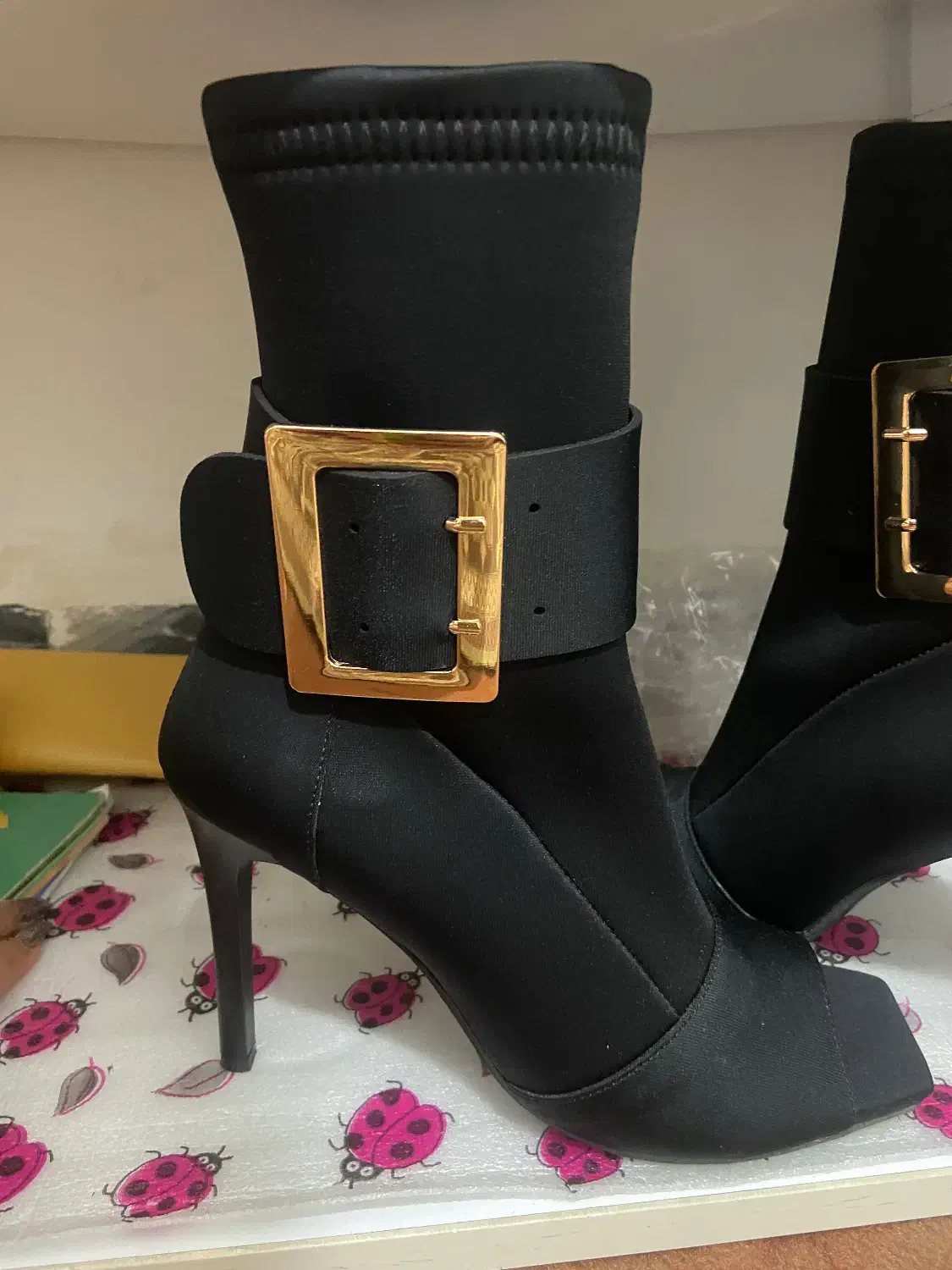 نیم بوت|کیف، کفش، کمربند|شهریار, شهریار|دیوار