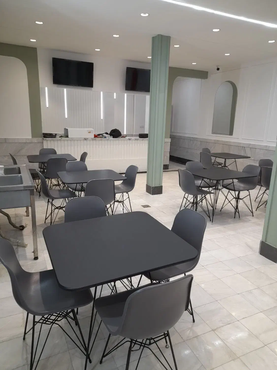 تجهیز میز و صندلی هتل ،کافی شاپ، رستوران، فست فود|کافیشاپ و رستوران|مشهد, نکاح|دیوار