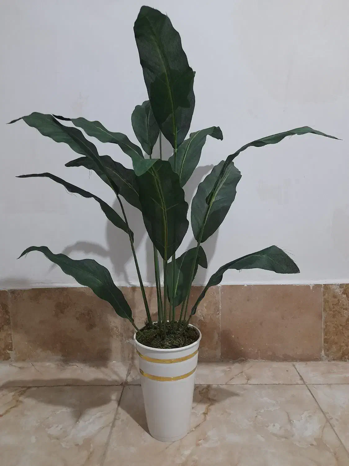 گلدان بزرگ مصنوعی|گل مصنوعی|نسیم‌شهر, |دیوار