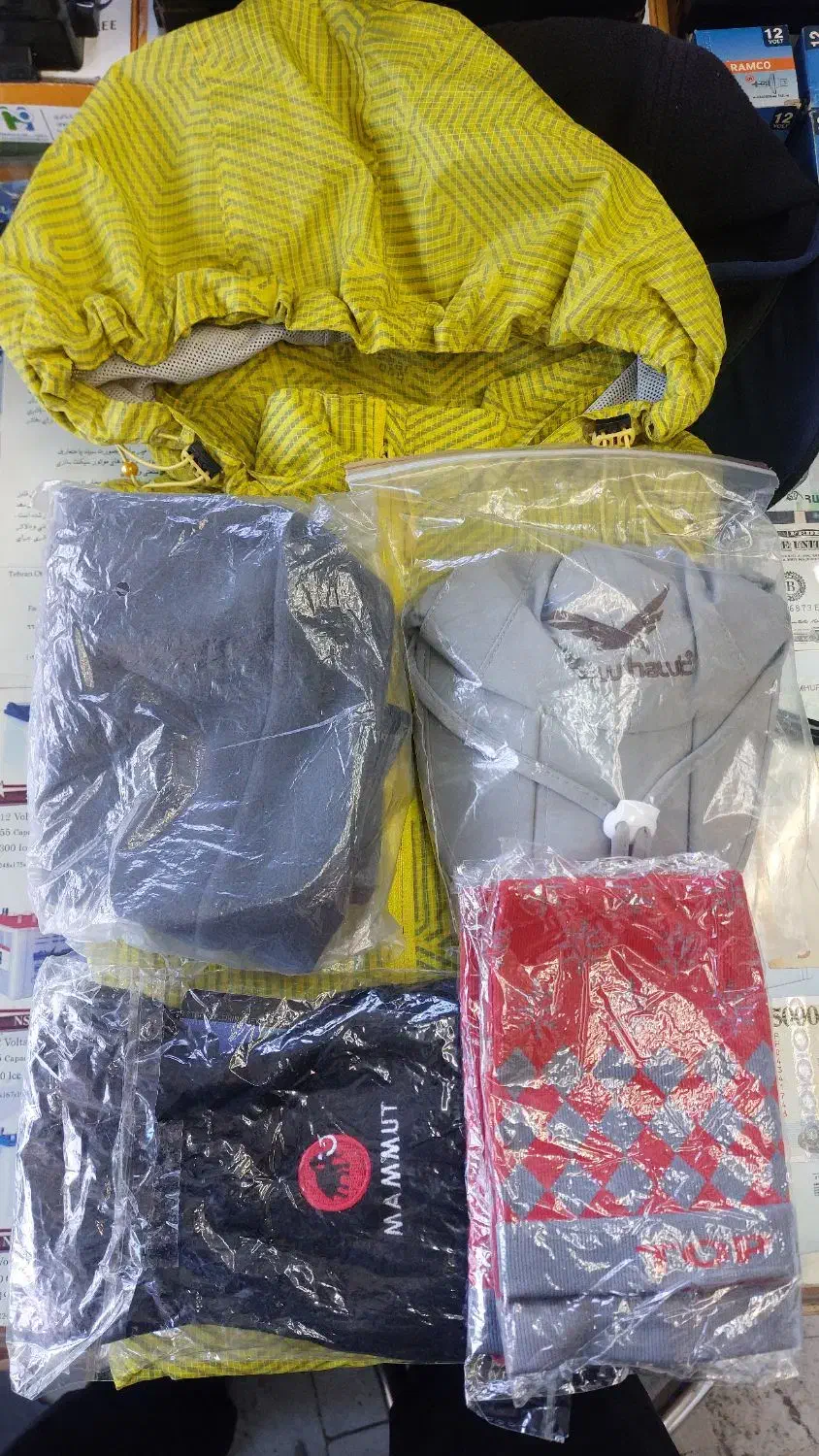 فروش مقداری پوشاک کوهنوردی اورجینال|کوهنوردی و کمپینگ|زنجان, |دیوار