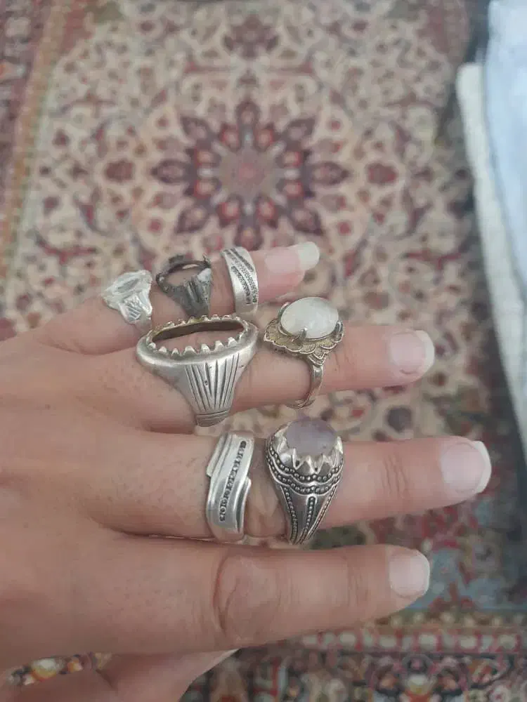 انواع انگشترهاوسکه های نقره قدیمی وساعت نبضی قدیمی|کلکسیون اشیاء عتیقه|سرایان, |دیوار