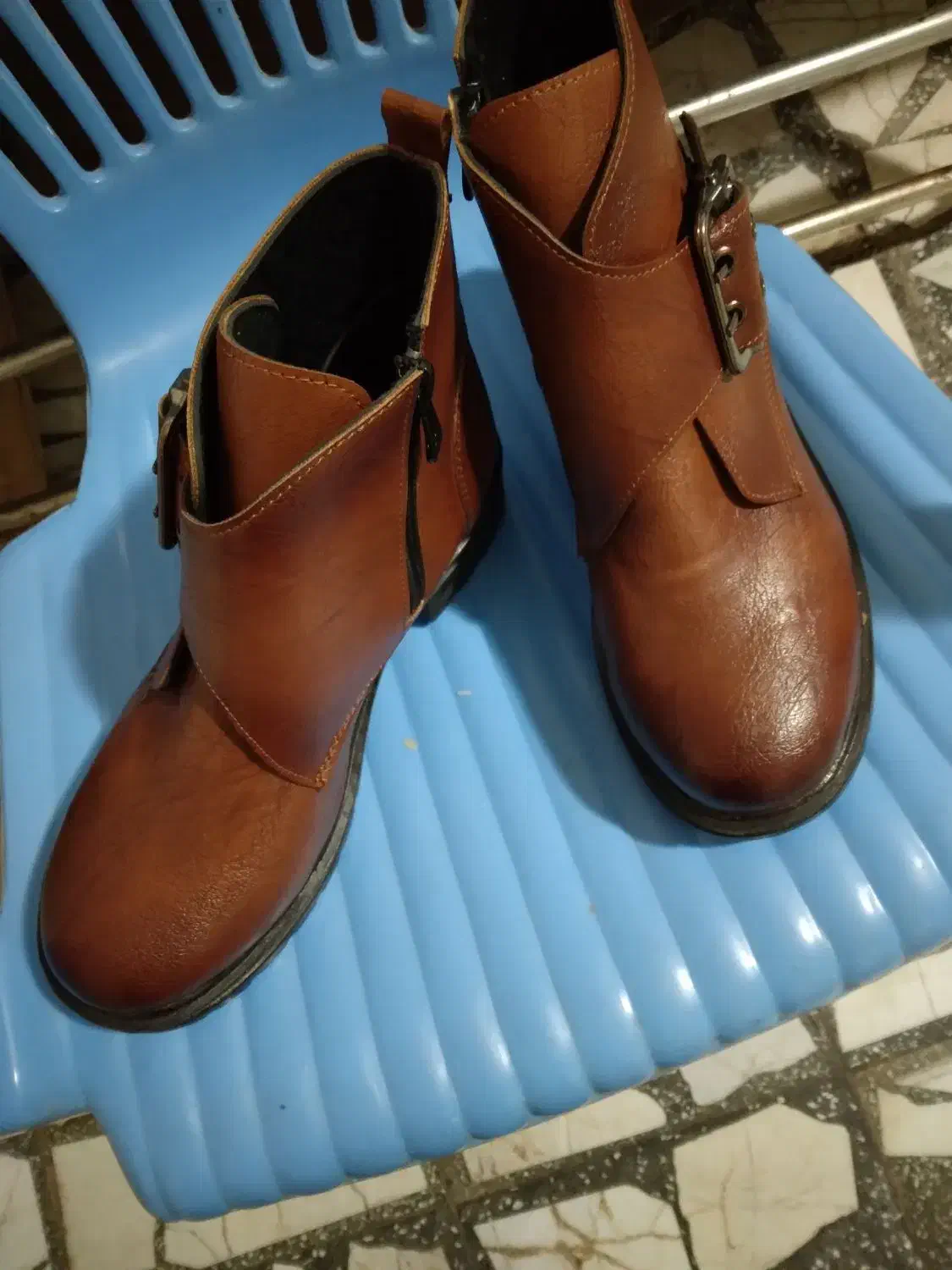 کفش ( پوتین )|کیف، کفش، کمربند|رودسر, |دیوار