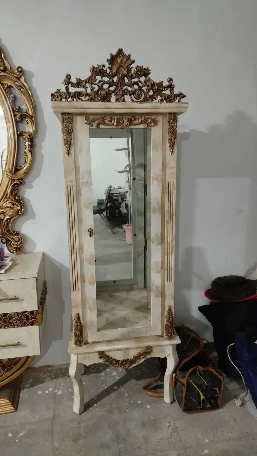 فروش میز و استند|آرایشگاه و سالن‌های زیبایی|قرچک, مهدیه|دیوار