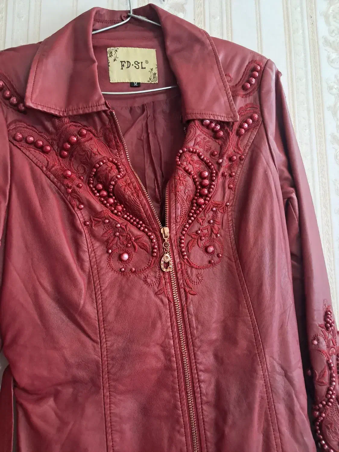 کاپشن.چرم کت چرم|لباس|طرقبه, |دیوار