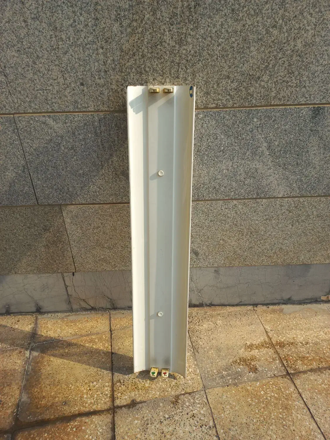 قاب مهتابی دوقلو|لامپ و چراغ|اهواز, کوی منابع طبیعی|دیوار