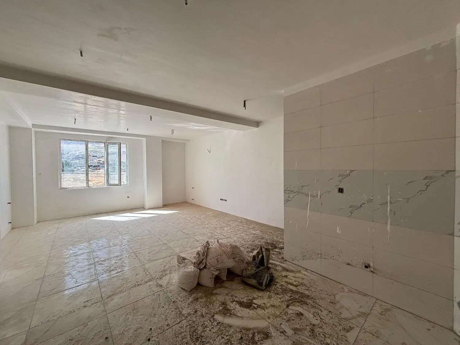 واحد 102متر/بر خیابان/پارکینگ بدون مزاحم|فروش آپارتمان|دورود, |دیوار