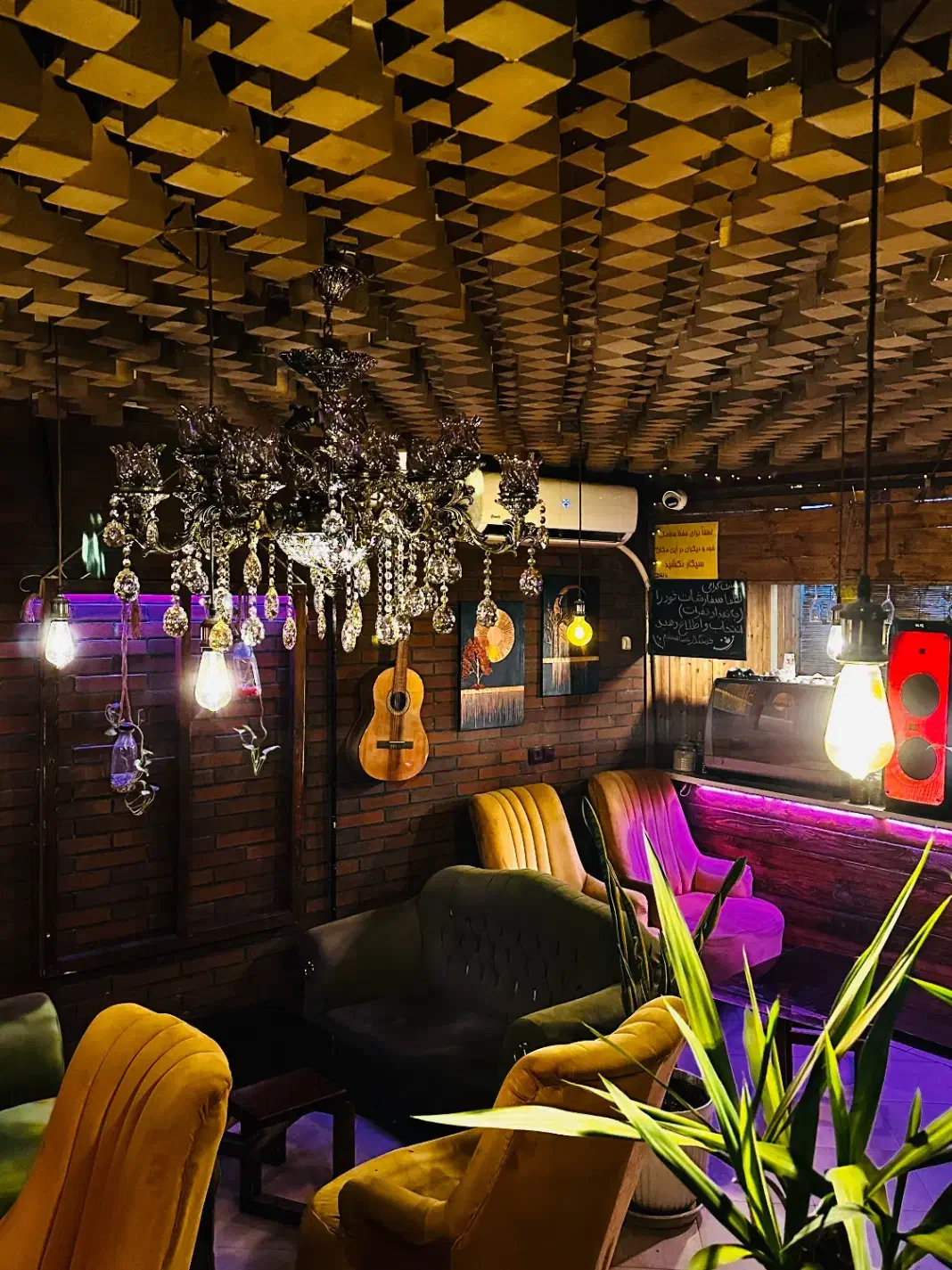 کمکباریستا(نیروی خانم)شیفت عصر|استخدام خدمات فروشگاه و رستوران|یزد, |دیوار