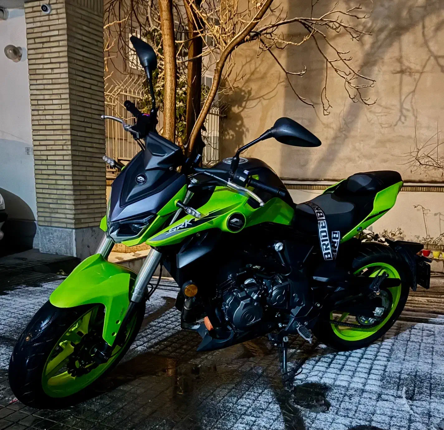 کیوجی ۲۵۰ (۳۰۰) QJ SRK 300 دوسیلندر (بنلی)|موتورسیکلت|تهران, قلهک|دیوار