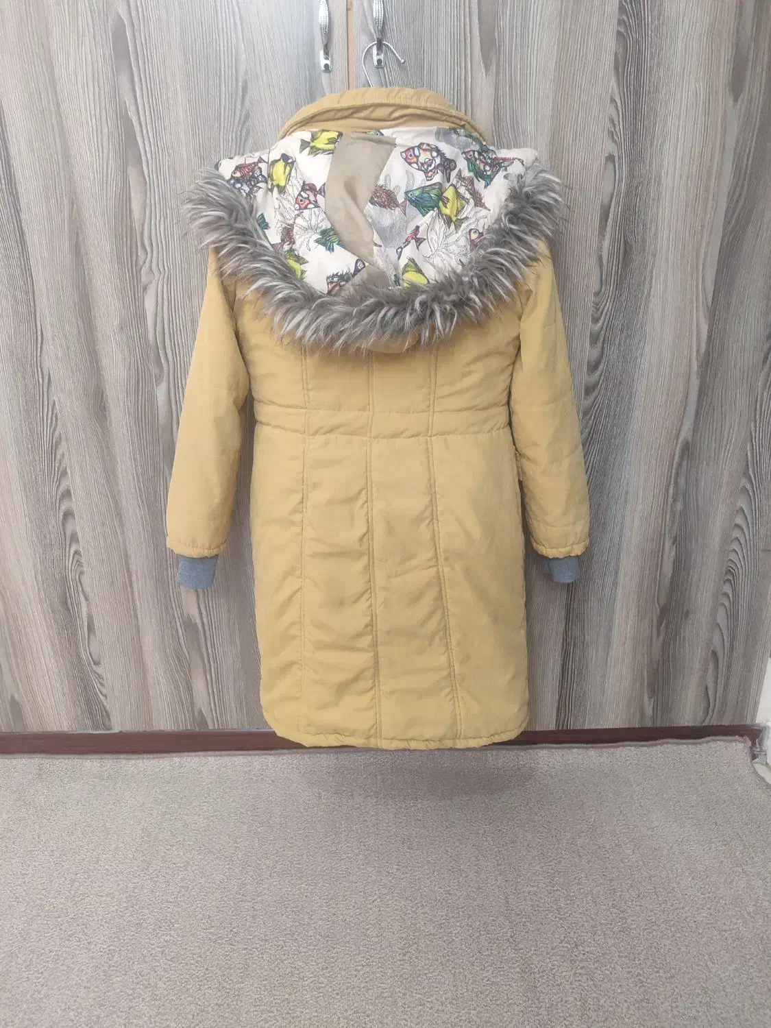 کاپشن|لباس|قم, آزادگان|دیوار