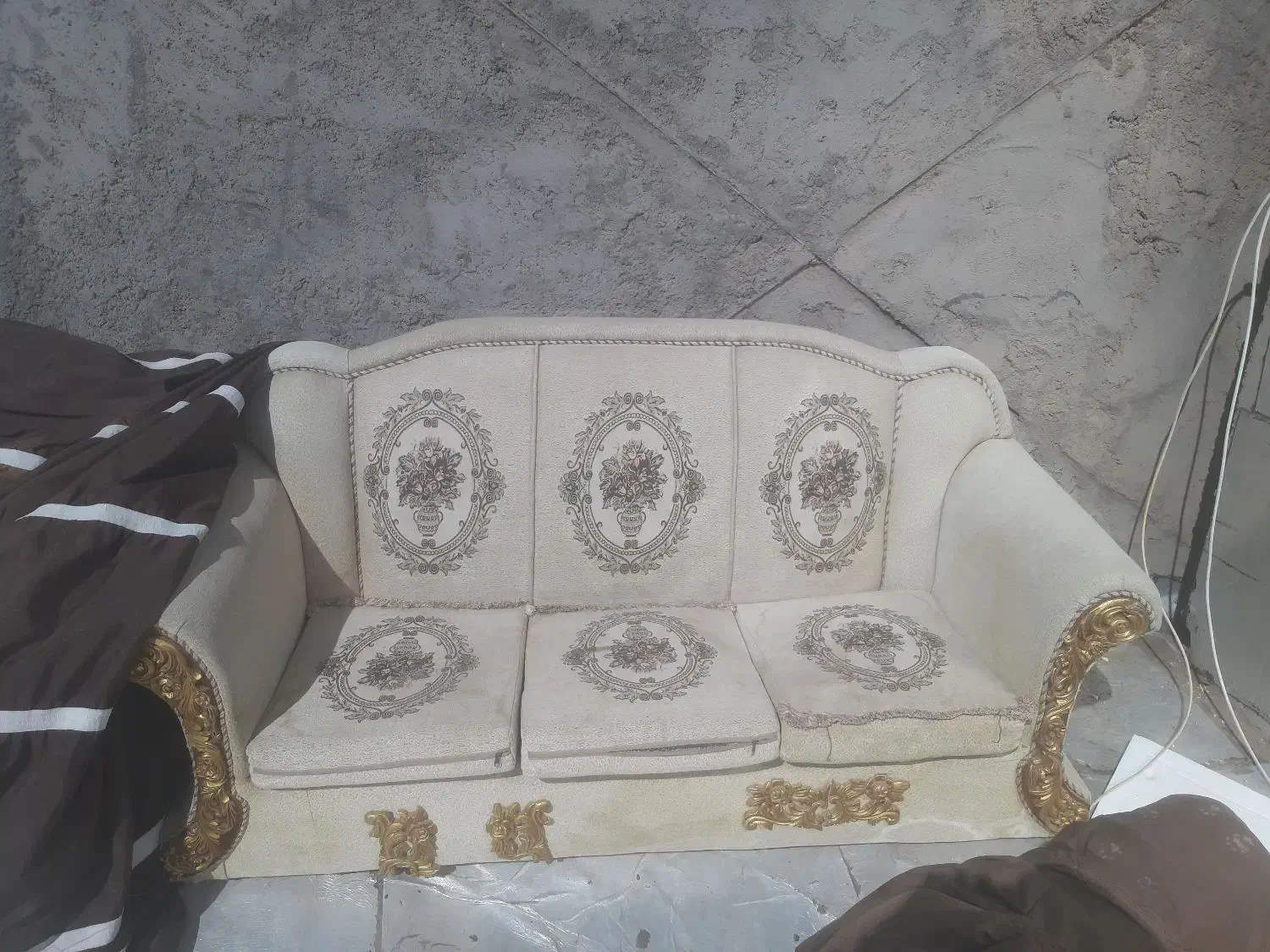 یک دست مبل هفت نفره سالم و تمیز|مبلمان خانگی و میز عسلی|سیرجان, |دیوار