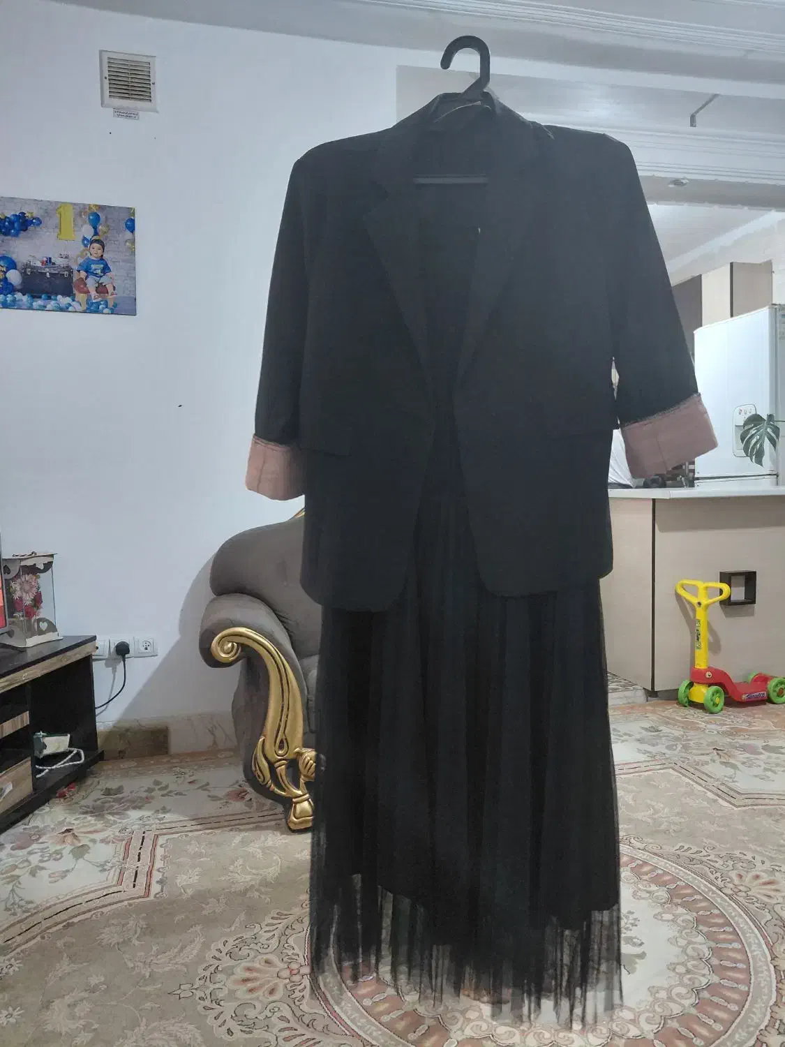 لباس مجلسی|لباس|صدرا-فارس, فاز ۱|دیوار