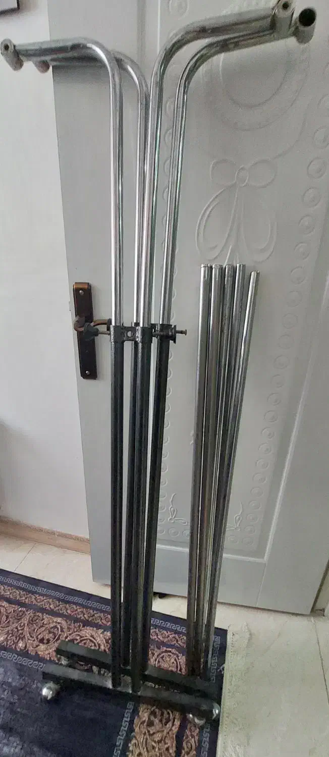 رگال لباس|بندرخت و رخت‌آویز|اسلام‌شهر, مطهری|دیوار