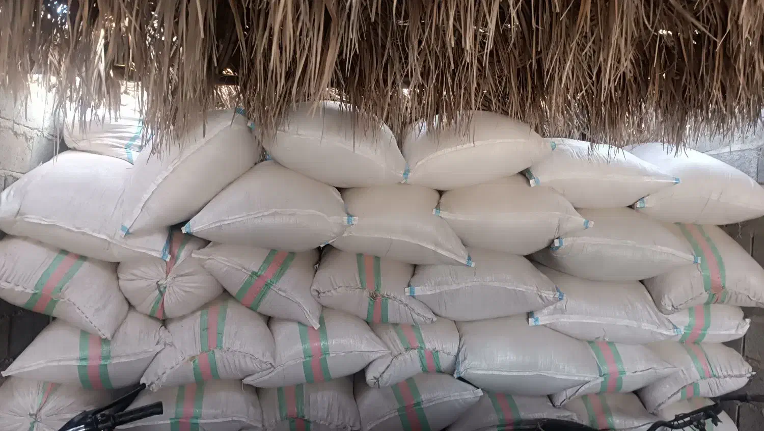 فروش یک تن کاه یونجه|لوازم جانبی حیوانات|رودخانه, |دیوار