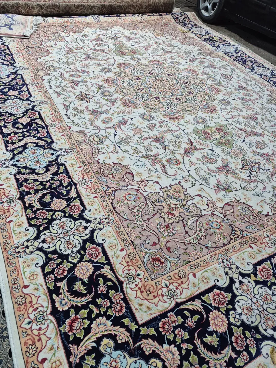 ۲ تخته فرش ۷۰۰ شانه ابریشم|فرش|نیشابور, امام|دیوار