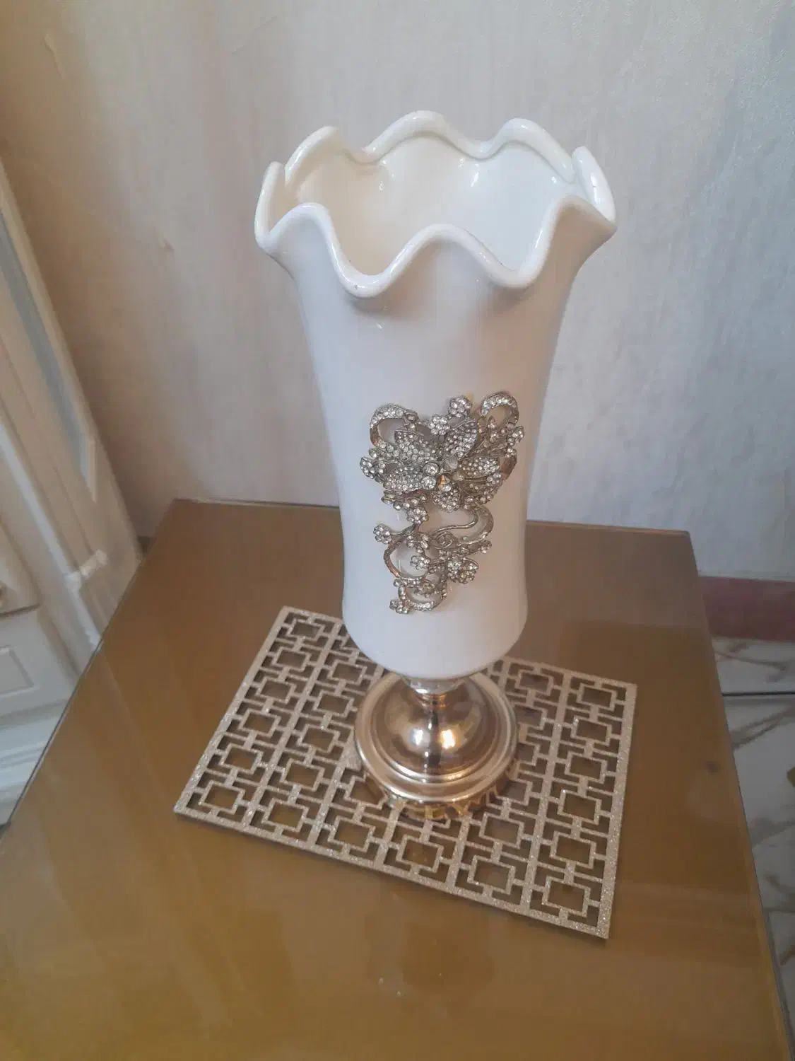 گلدان بلند نگین کاری|صنایع دستی و سایر لوازم تزئینی|آمل, |دیوار