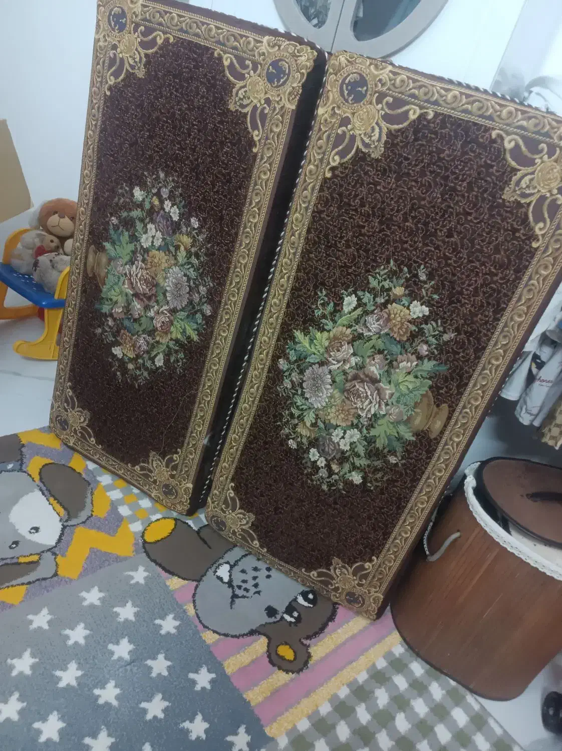 پشتی نوی نو|پشتی|تربتحیدریه, قائم|دیوار