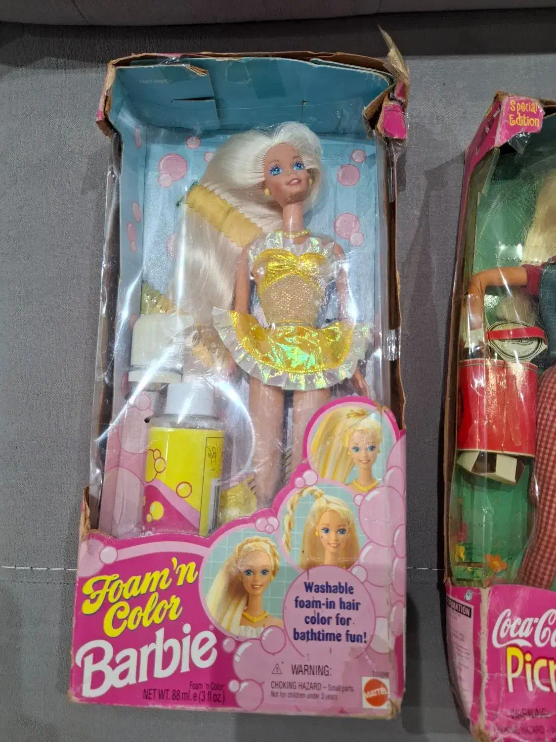 باربی خارجی قدیمی|کلکسیون اشیاء عتیقه|بندر انزلی, موج شکن|دیوار