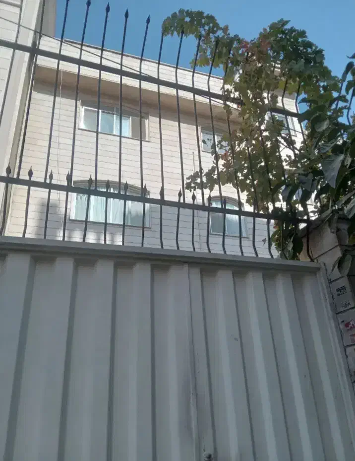 مستغلات با ۳۰۰ متر بنا بالای نیایش