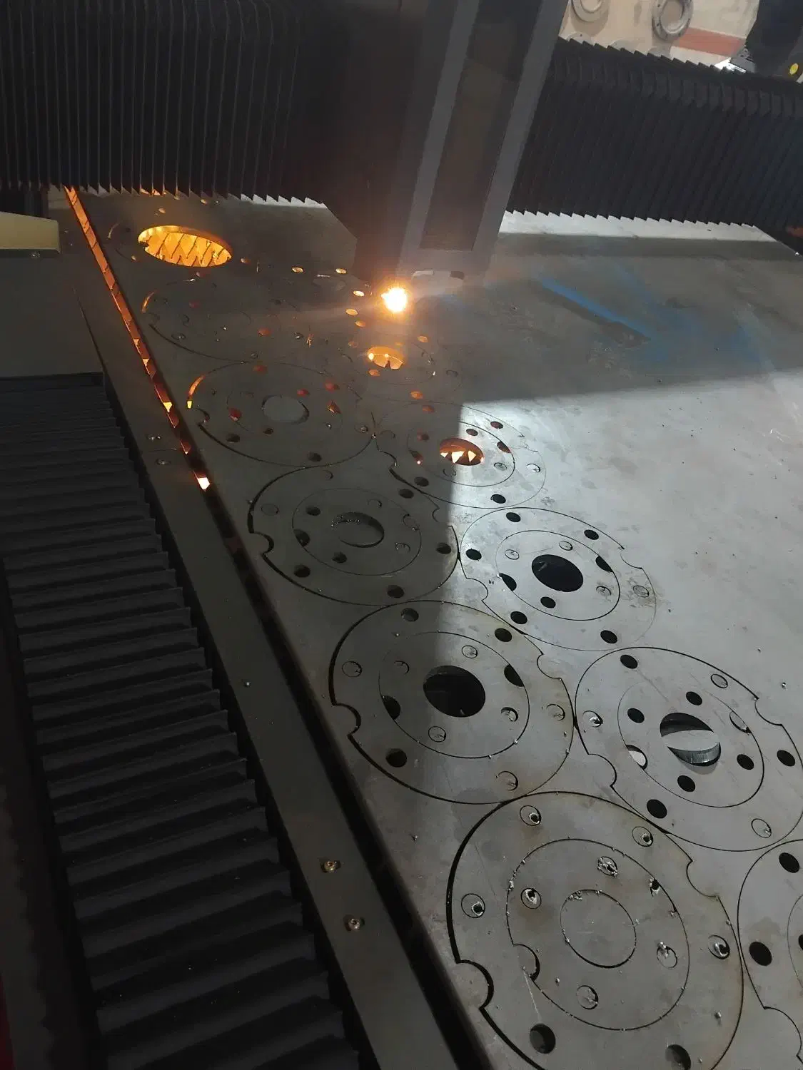 خدمات برش لیزری فلزات|خدمات پیشه و مهارت|خسروشاه, |دیوار