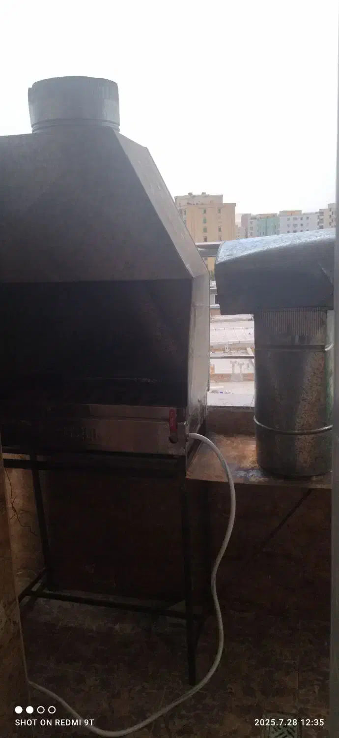 کباب پز ایستاده گازی پایه دار و دودکش دار در حد|اجاق گاز و لوازم برقی پختوپز|ارومیه, |دیوار