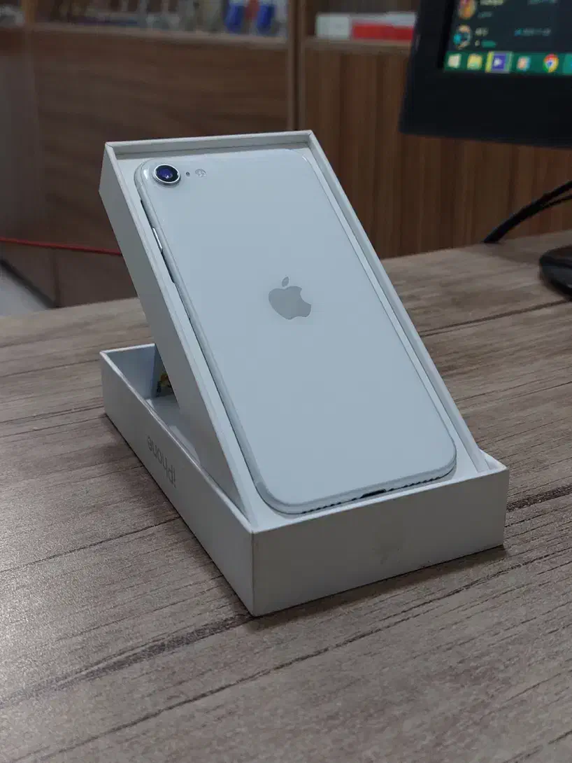 Iphone SE 2020 128G|موبایل|اصفهان, کلمان|دیوار