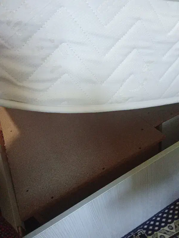 تخت یک و نفره به همراه تشک ـ میز ـ دمپایی|تخت و سرویس خواب|گنبد کاووس, |دیوار