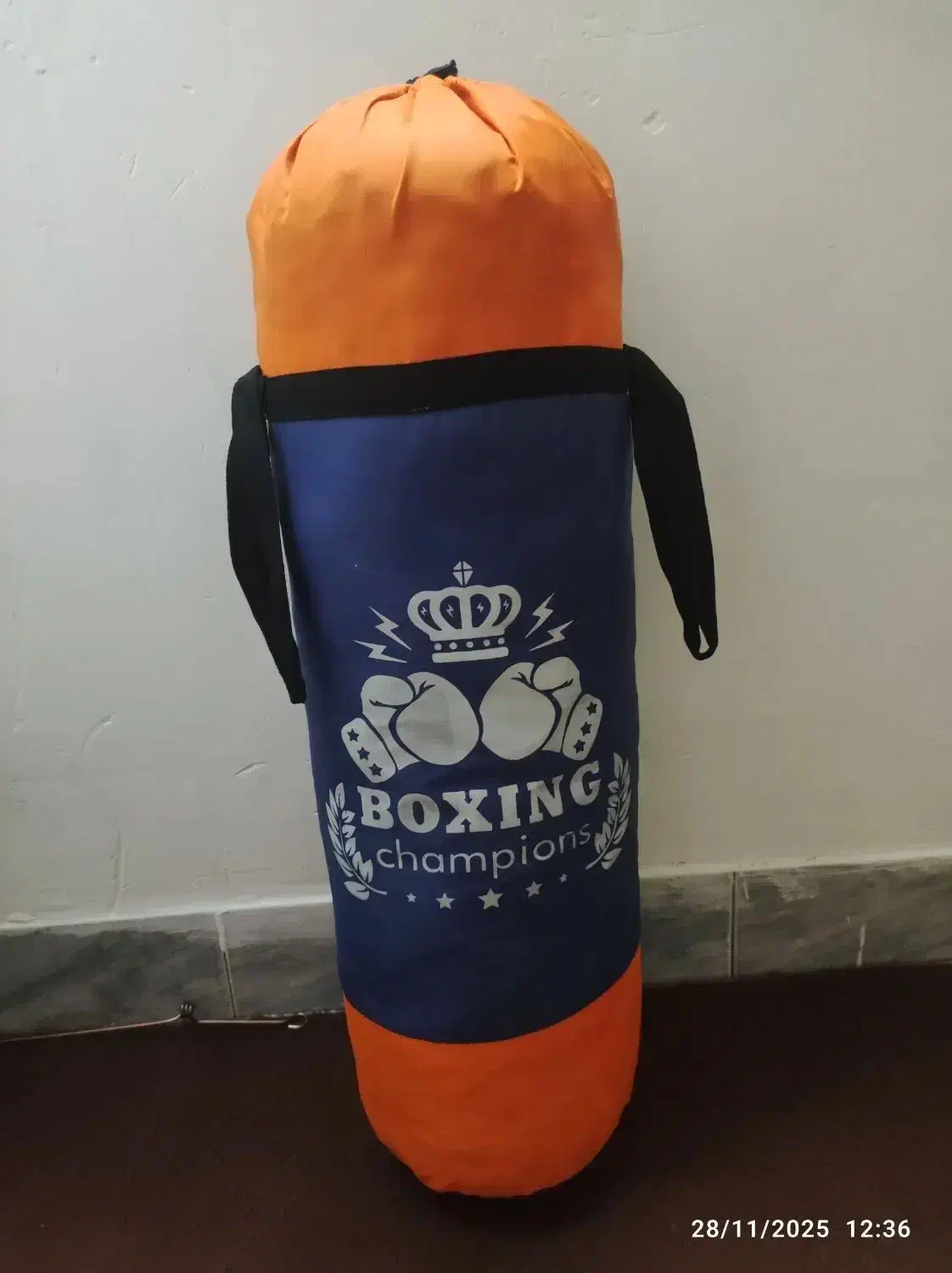 تعدادی اسباب بازی|اسباببازی بچه|ازنا, |دیوار